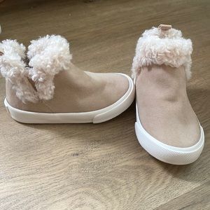 Old Navy toddler boots size 5 worn once like new